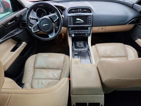 2018 JAGUAR XE Prestige — CKPT