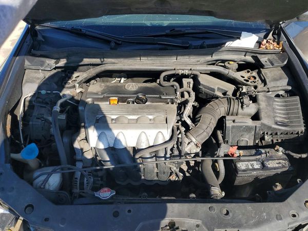 2012 ACURA TSX Tech — Engine bay