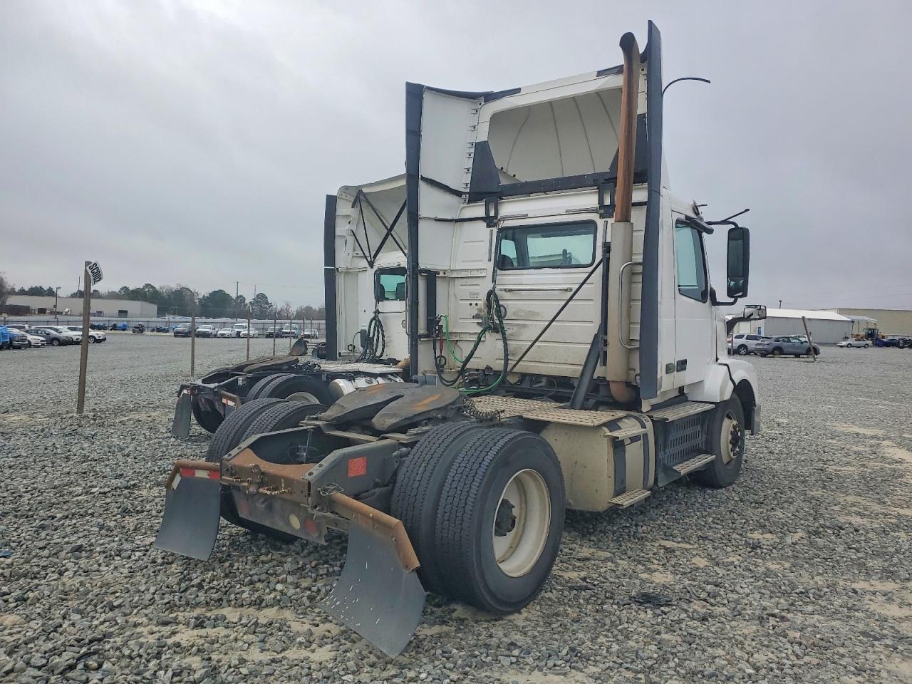 2017 VOLVO VNL