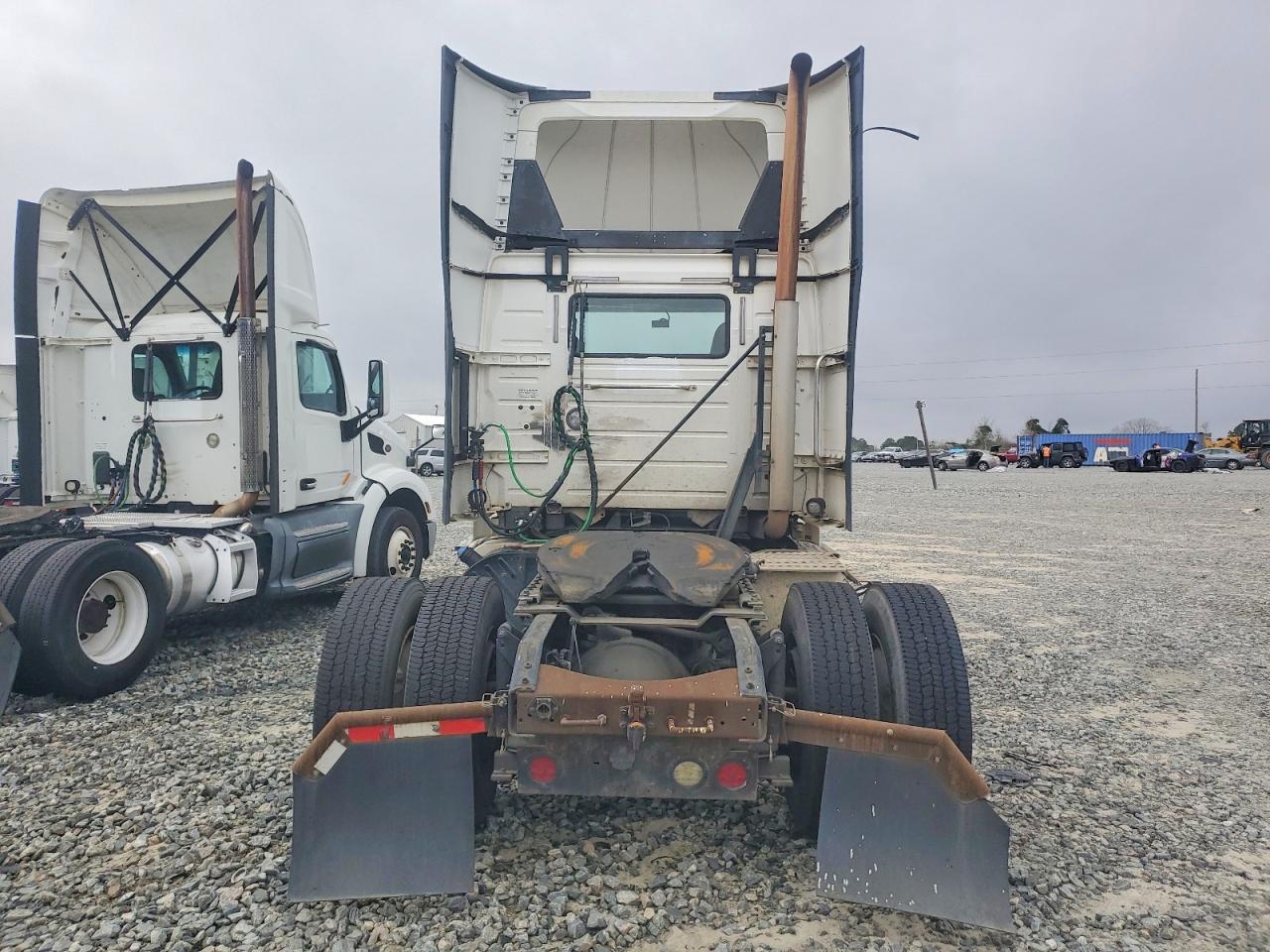 2017 VOLVO VNL
