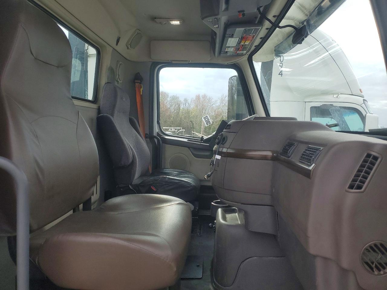 2017 VOLVO VNL