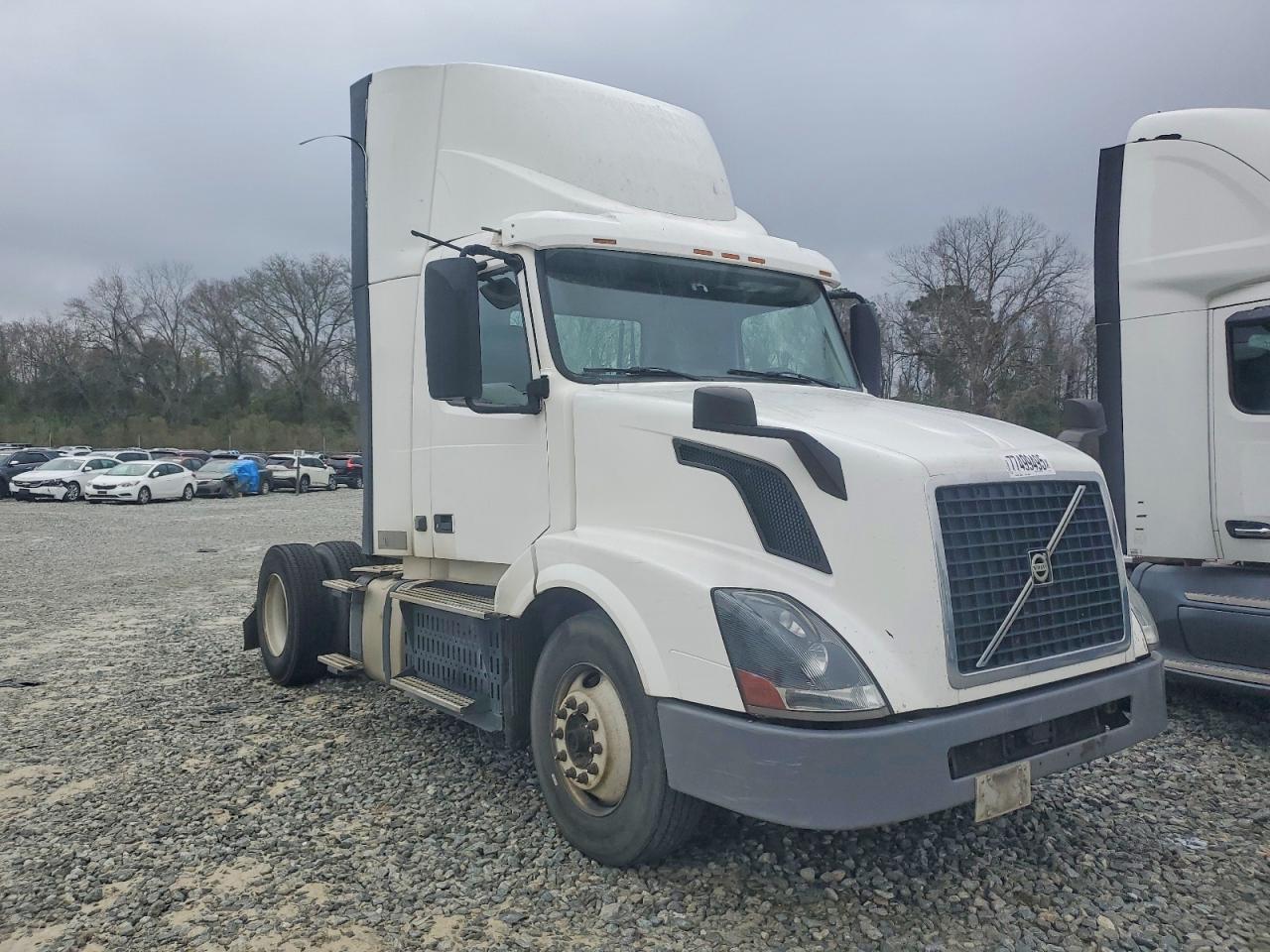 2017 VOLVO VNL