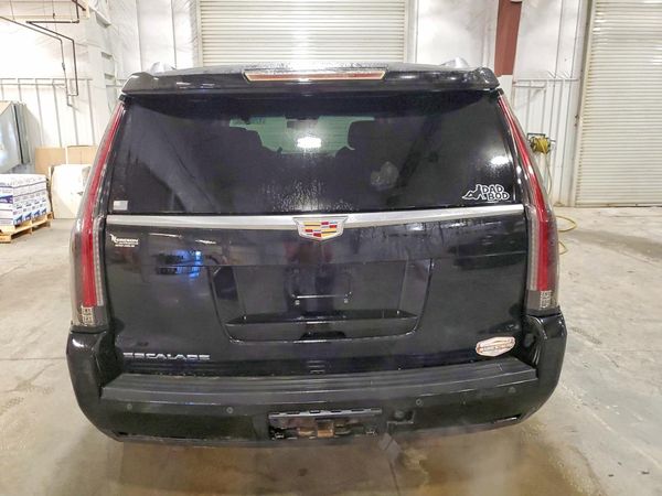 2016 CADILLAC ESCALADE Luxury