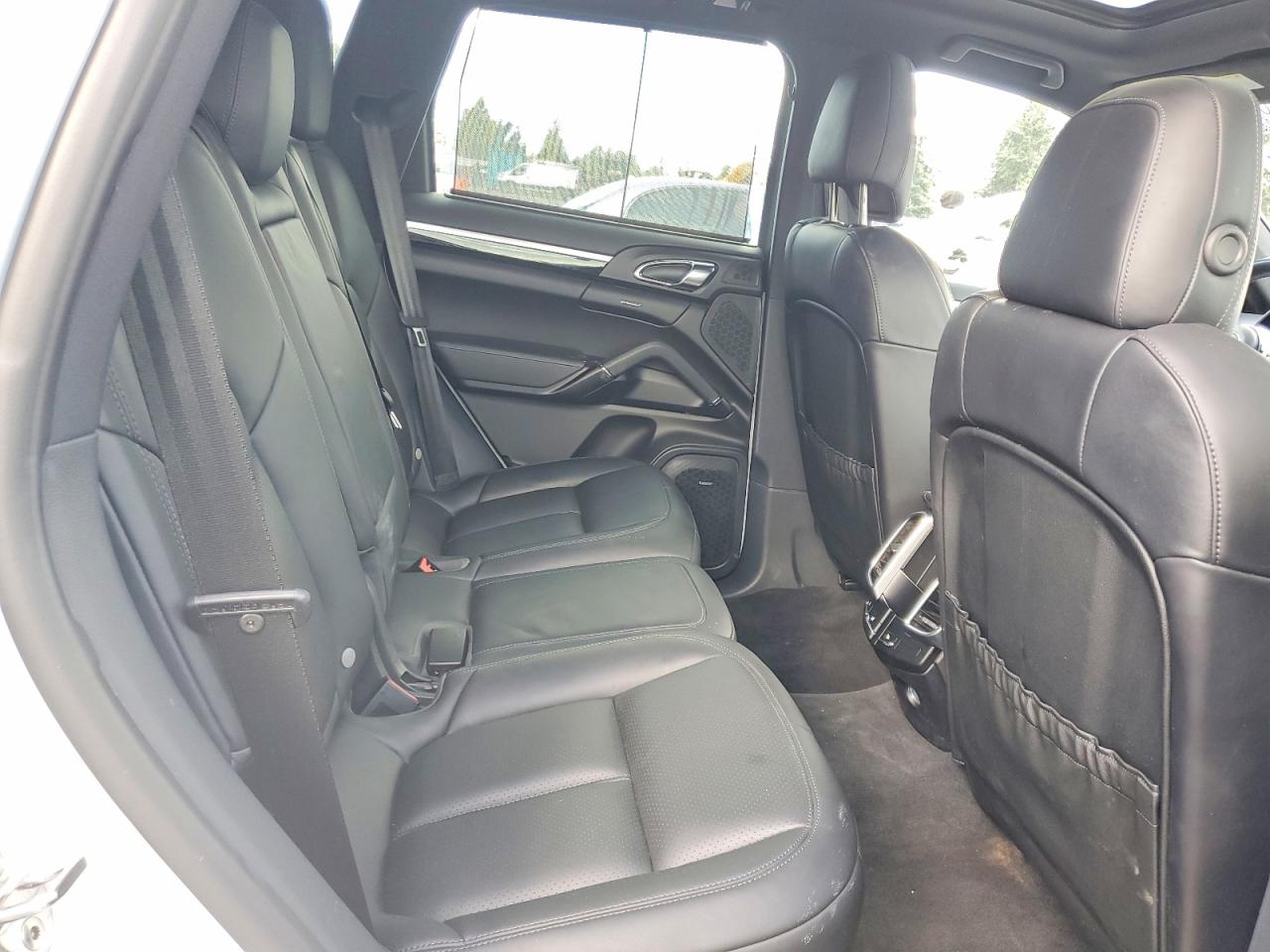 2016 PORSCHE CAYENNE