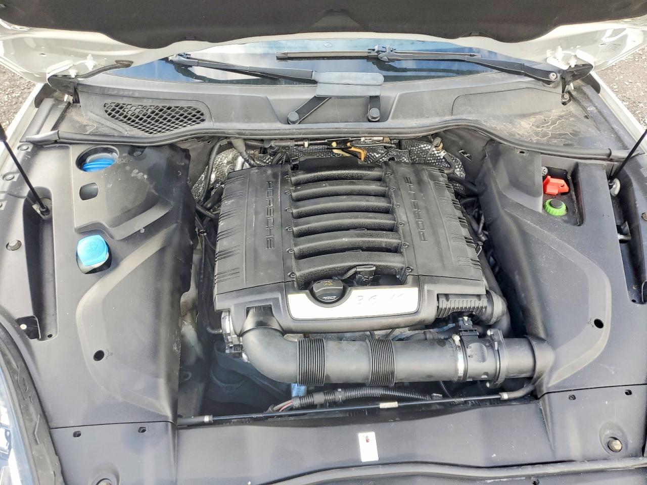 2016 PORSCHE CAYENNE