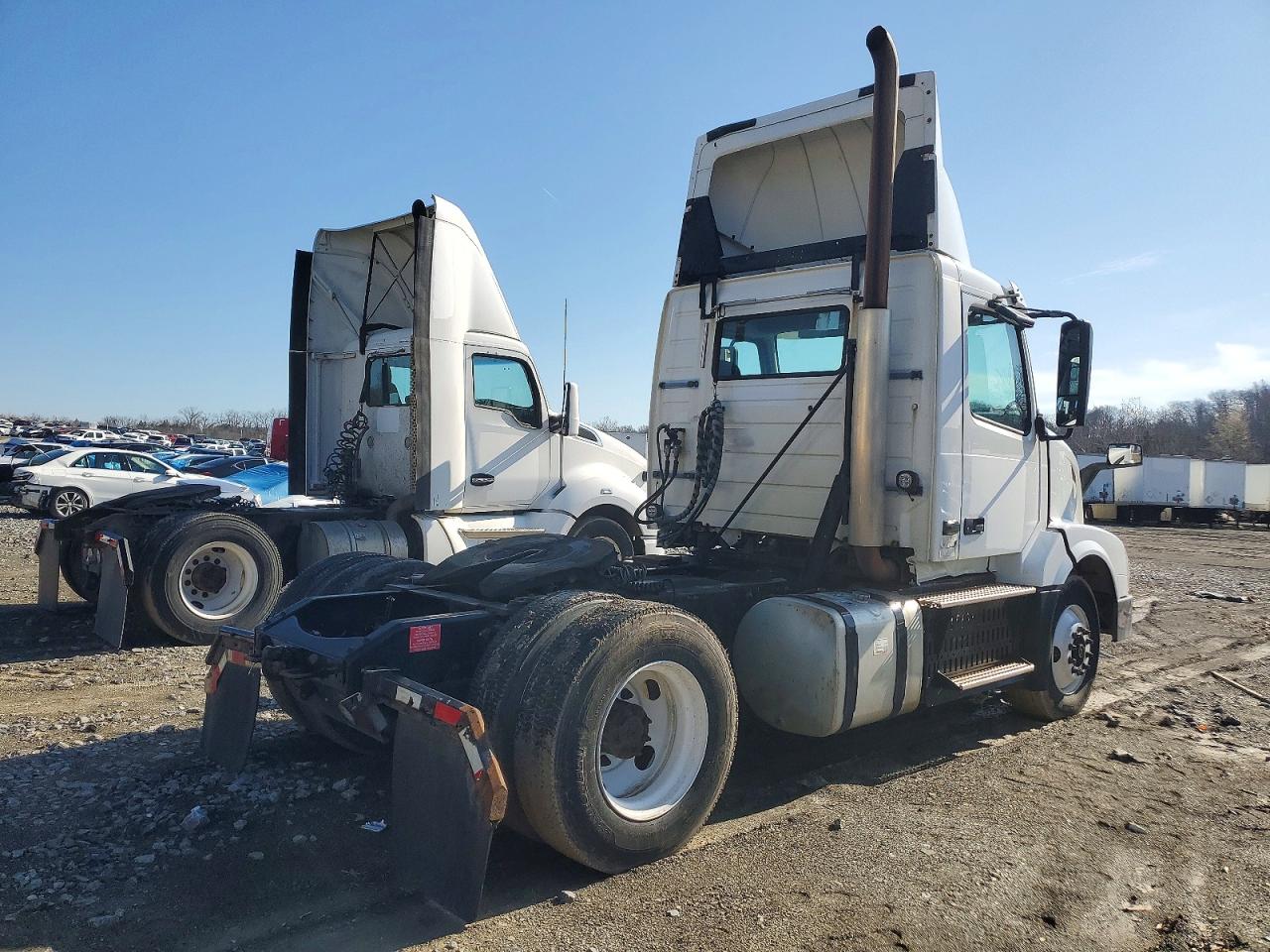 2016 VOLVO VNL