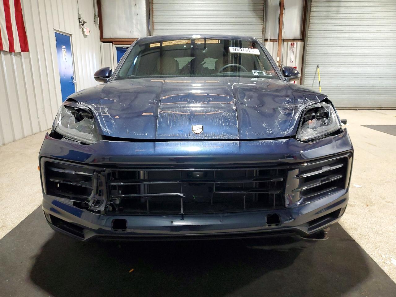 2025 PORSCHE CAYENNE