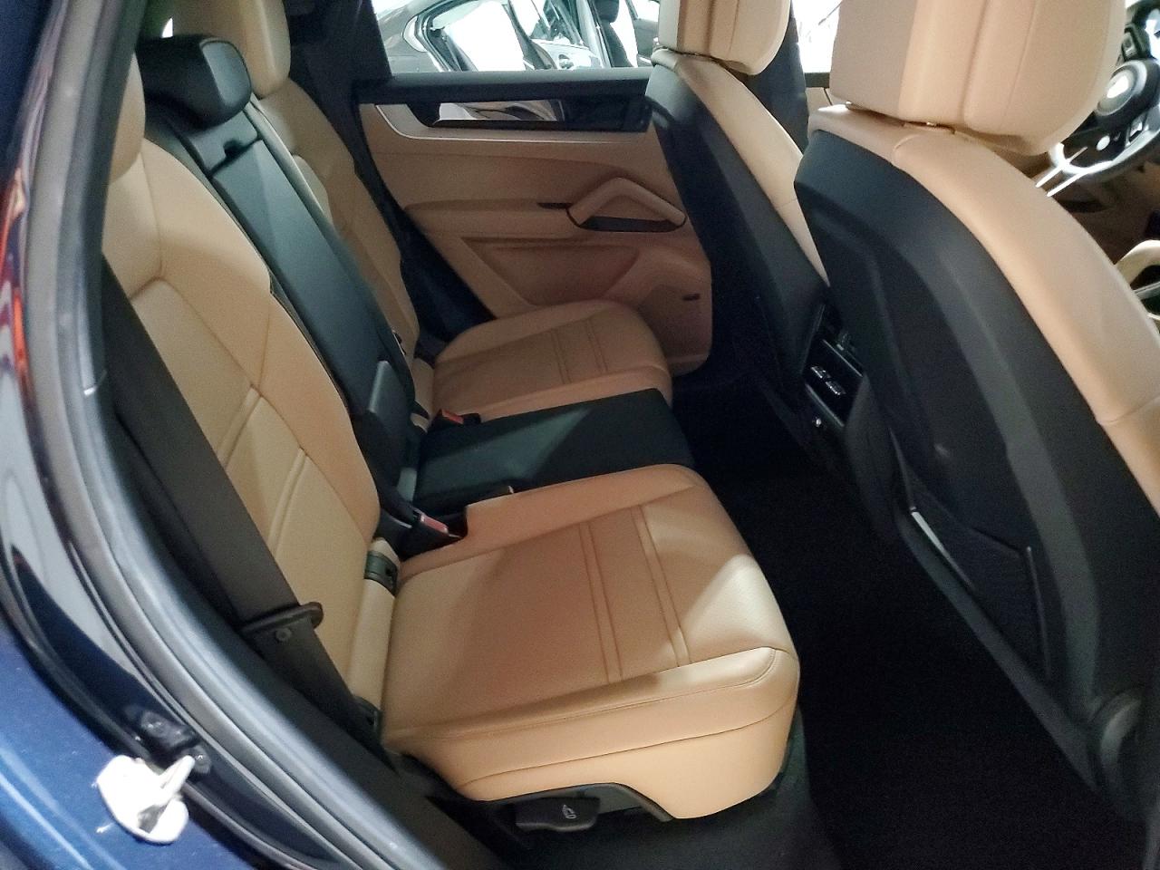 2025 PORSCHE CAYENNE