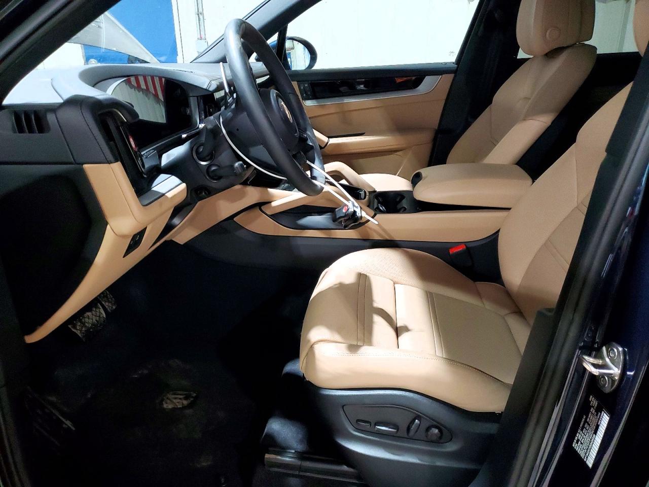 2025 PORSCHE CAYENNE