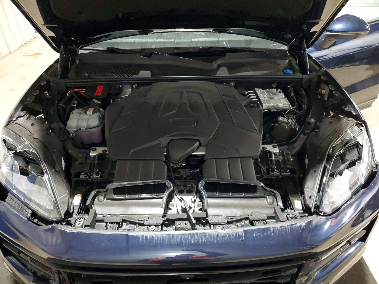 2025 PORSCHE CAYENNE