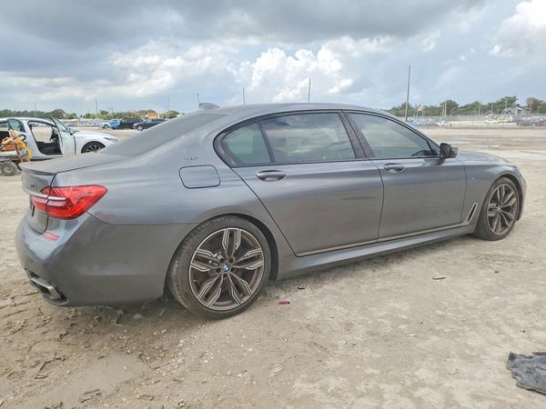 2018 BMW M760
