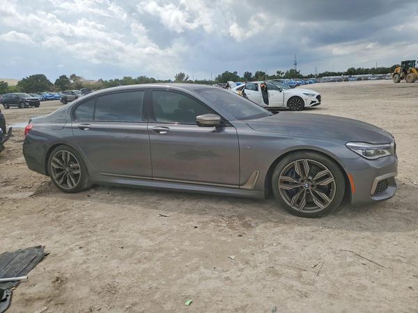 2018 BMW M760