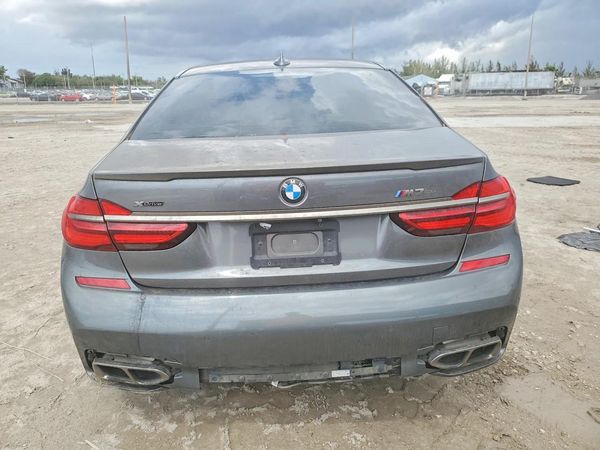2018 BMW M760