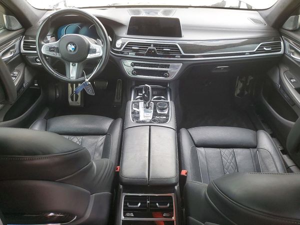 2018 BMW M760