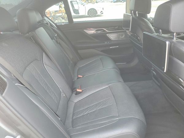 2018 BMW M760