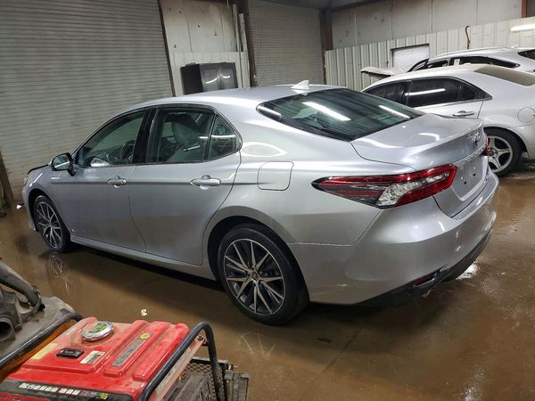 2022 TOYOTA CAMRY XLE