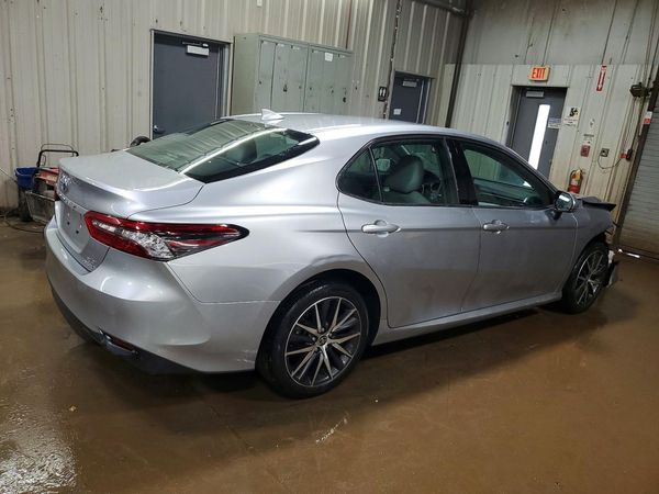 2022 TOYOTA CAMRY XLE