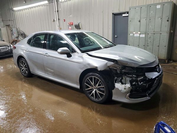2022 TOYOTA CAMRY XLE