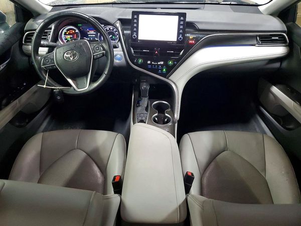 2022 TOYOTA CAMRY XLE