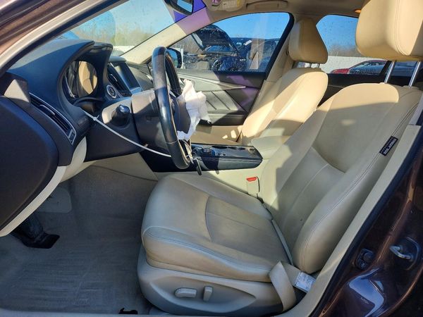 2015 INFINITI Q50