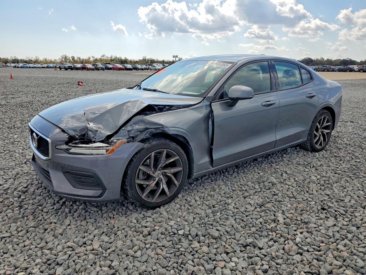 2020 VOLVO S60 Momentum