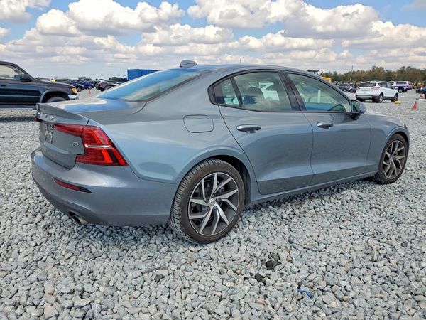 2020 VOLVO S60 Momentum