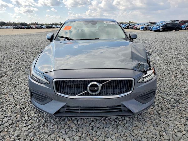 2020 VOLVO S60 Momentum