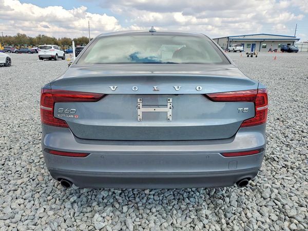 2020 VOLVO S60 Momentum