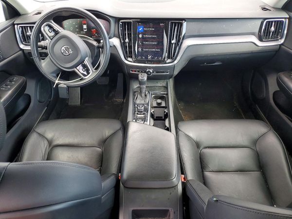 2020 VOLVO S60 Momentum