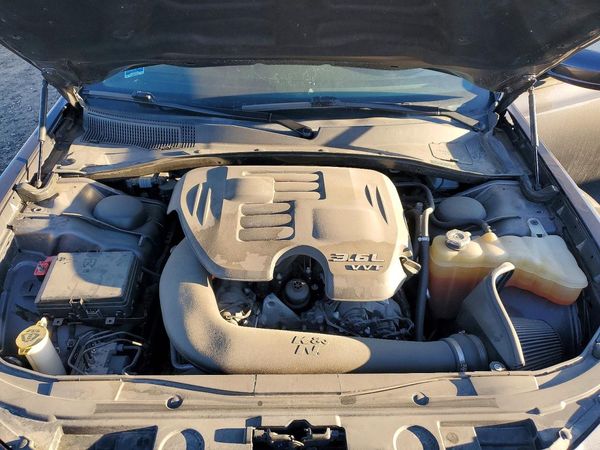 2019 CHRYSLER 300 300S — Engine bay