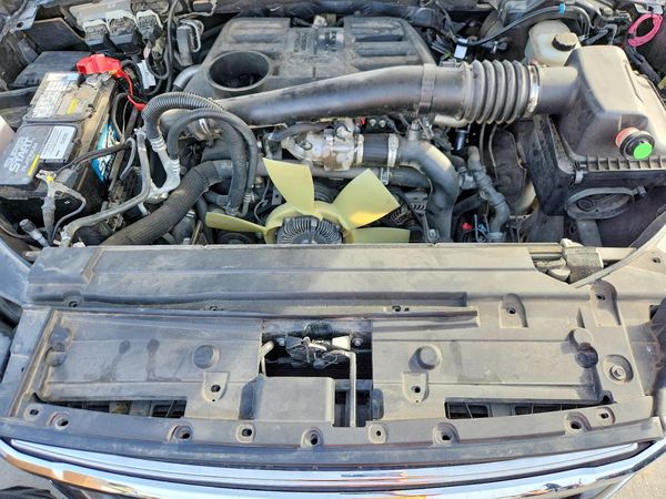 2019 FORD F150 — Engine bay