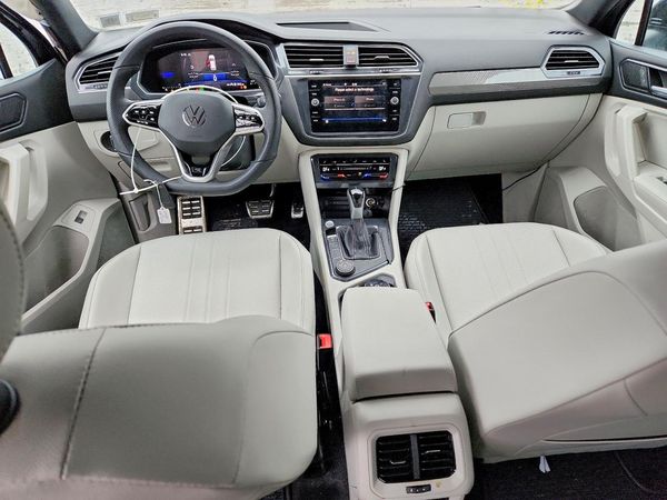 2024 VOLKSWAGEN TIGUAN 4Motion SE R-Line Black