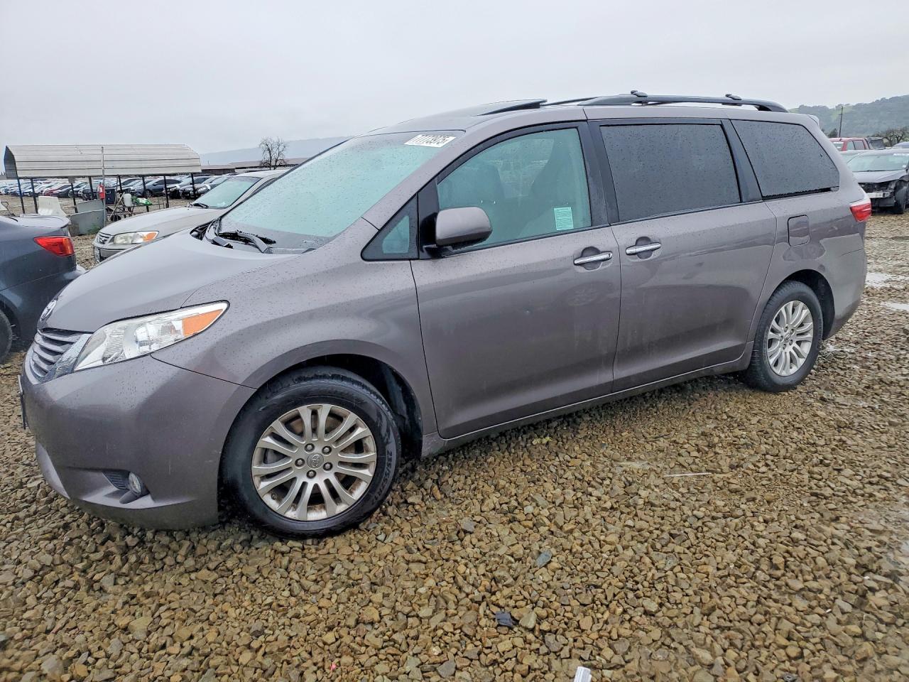 2017 TOYOTA SIENNA