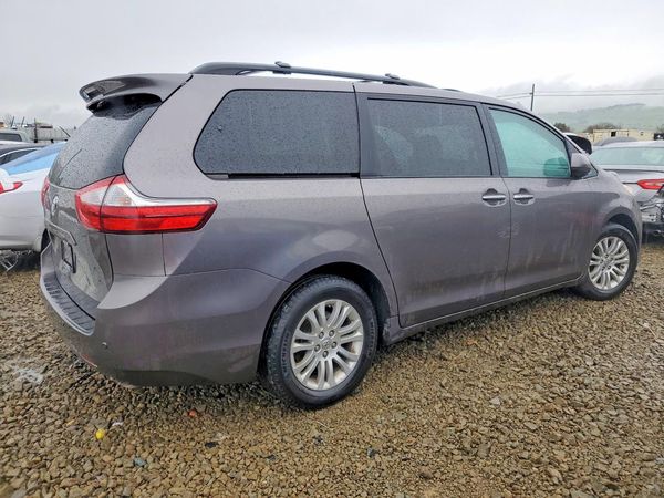 2017 TOYOTA SIENNA