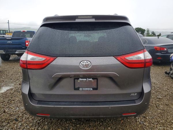 2017 TOYOTA SIENNA
