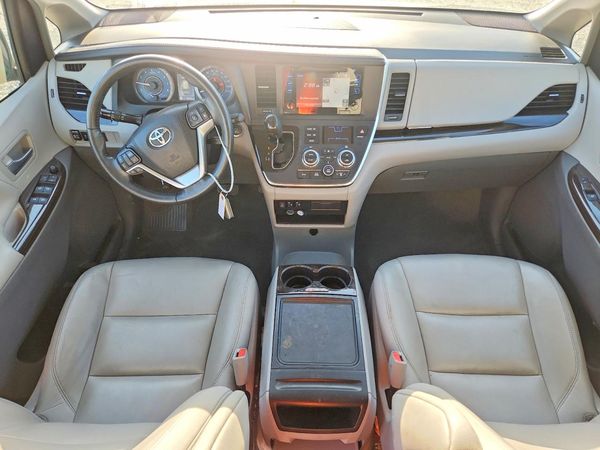 2017 TOYOTA SIENNA