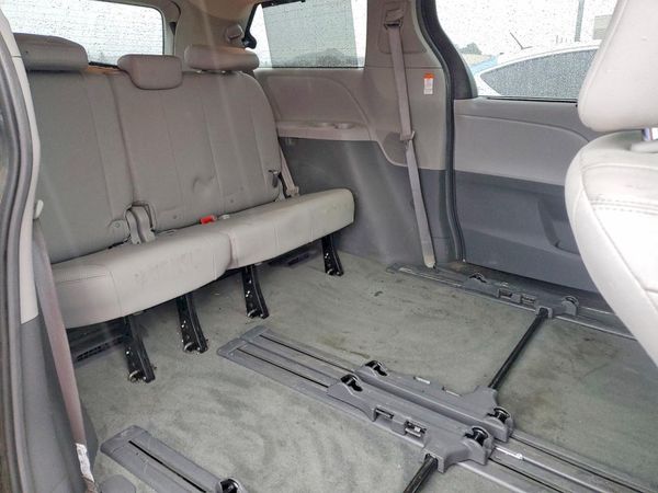 2017 TOYOTA SIENNA