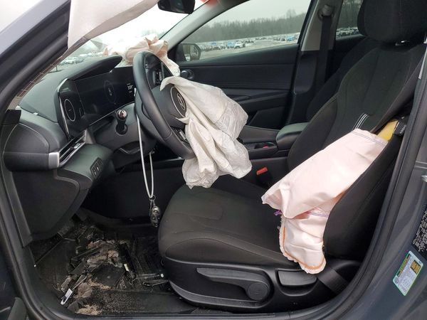 2024 HYUNDAI ELANTRA SEL w/ Convenience Pkg