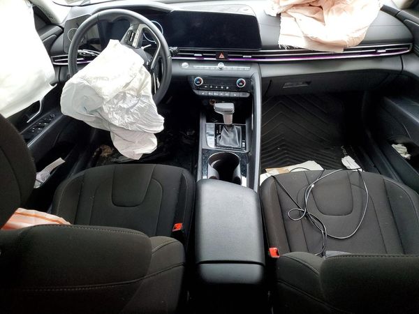 2024 HYUNDAI ELANTRA SEL w/ Convenience Pkg