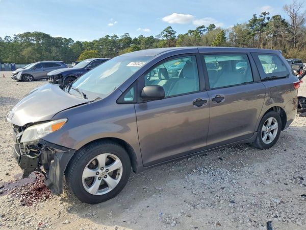 2017 TOYOTA SIENNA