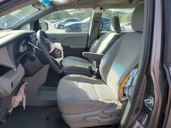 2017 TOYOTA SIENNA