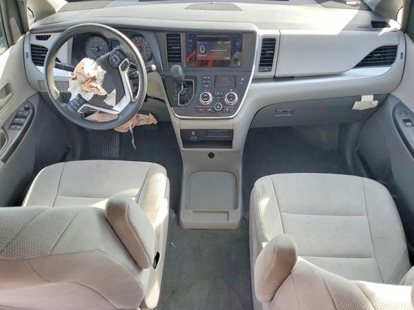 2017 TOYOTA SIENNA