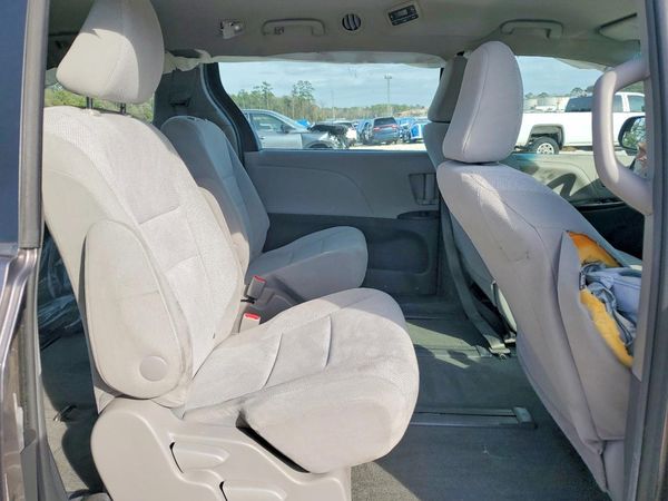2017 TOYOTA SIENNA