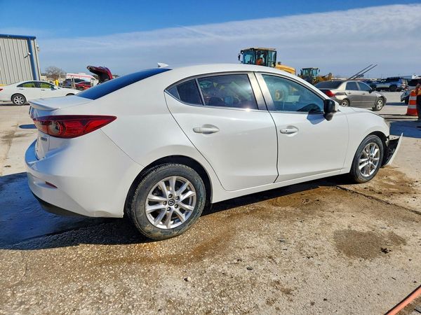 2016 MAZDA 3 SE