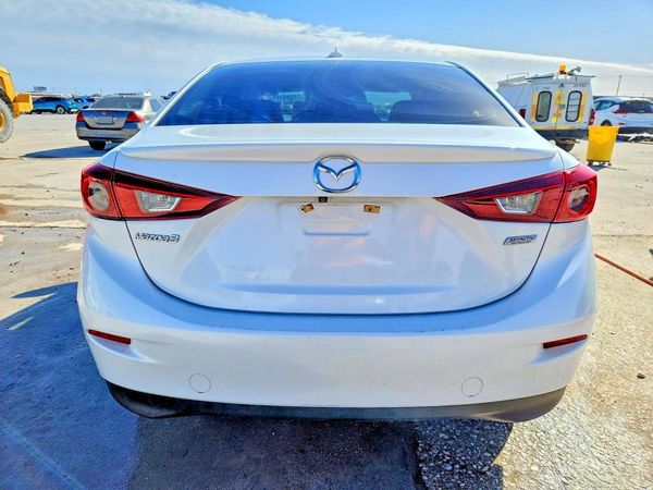 2016 MAZDA 3 SE