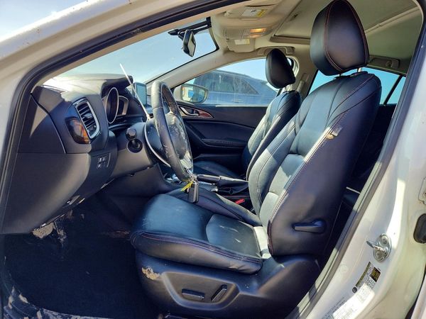 2016 MAZDA 3 SE