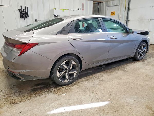 2022 HYUNDAI ELANTRA