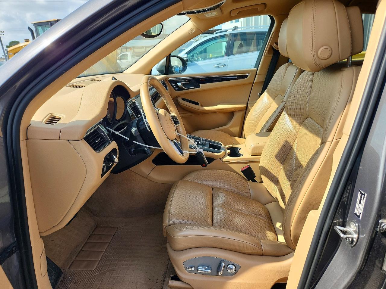 2015 PORSCHE MACAN
