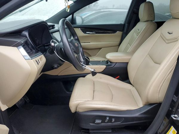 2017 CADILLAC XT5