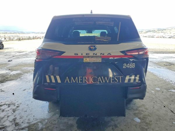 2021 TOYOTA SIENNA LE